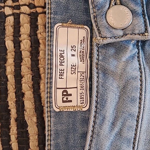 NWT FREE PEOPLE 'JUST FLOAT ON' FLARE JEANS - Picture 9 of 15